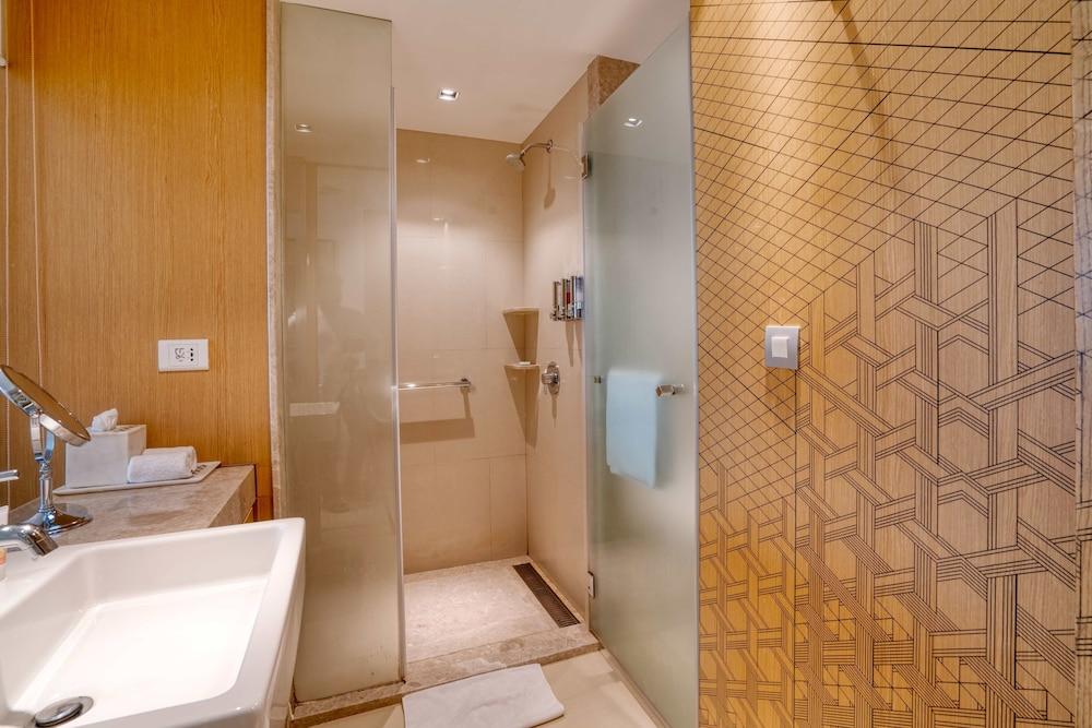 Welcomhotel By Itc Hotels, Racecourse, Coimbatore Extérieur photo A shower cubicle